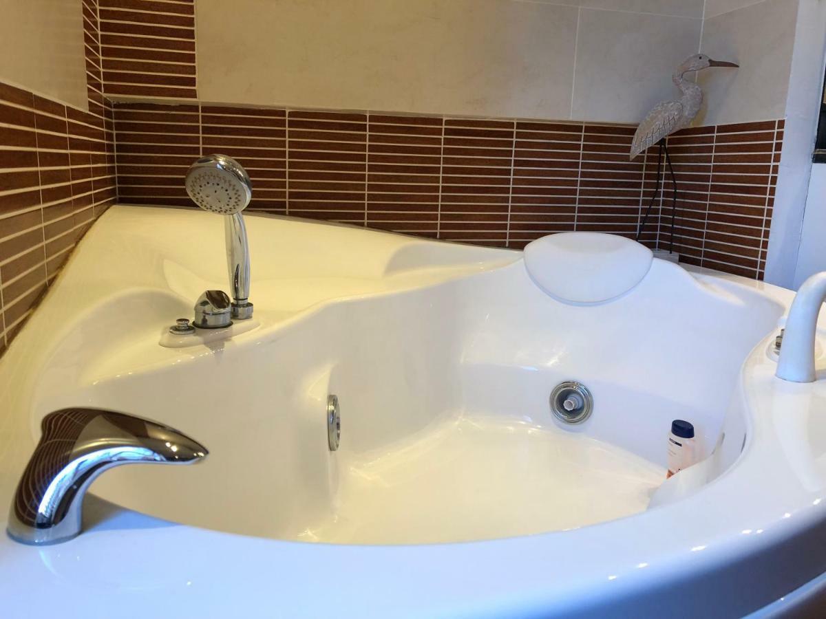 Le Carre Des Arts Hotel Le Cateau-Cambresis ภายนอก รูปภาพ